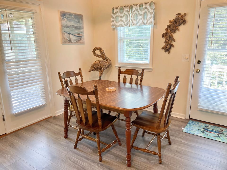 Dining Area, Screened Porch Access