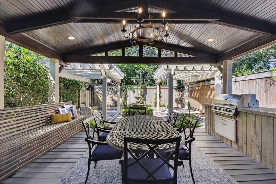 Outdoor Dining and Grill.