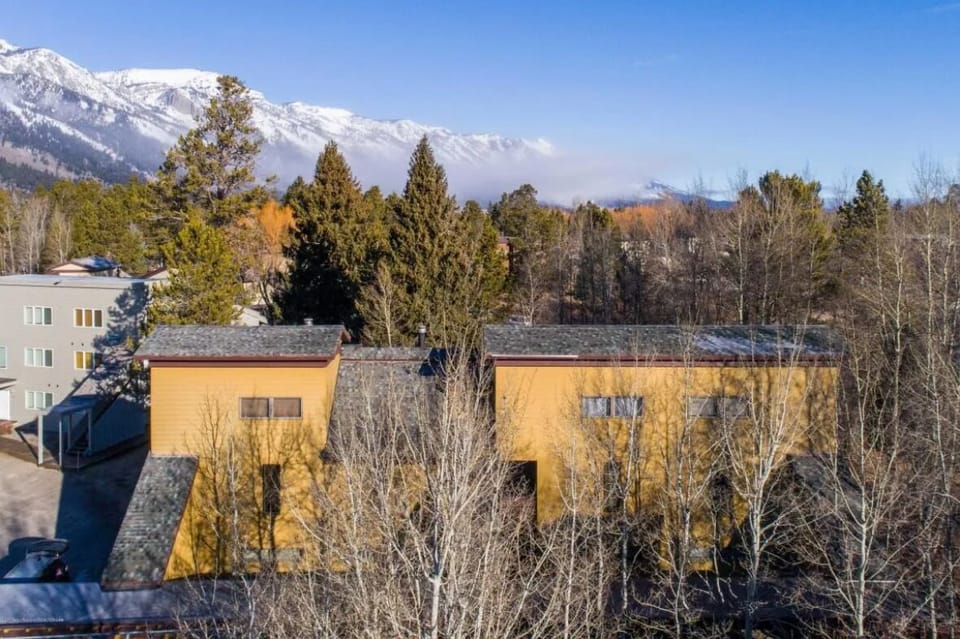 Beautiful mountain condo in great location!