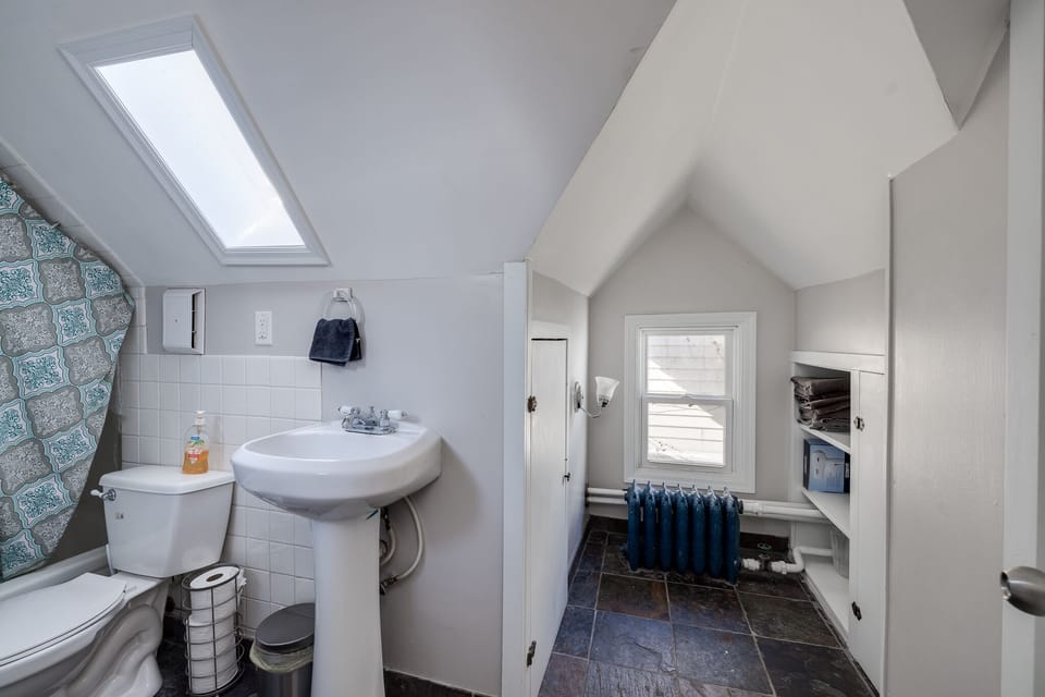Full bathroom 3 on level 3 with tub and shower