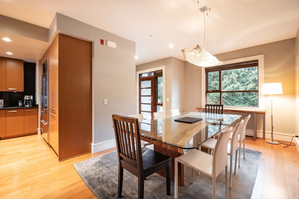 Dining area: Seats eight people