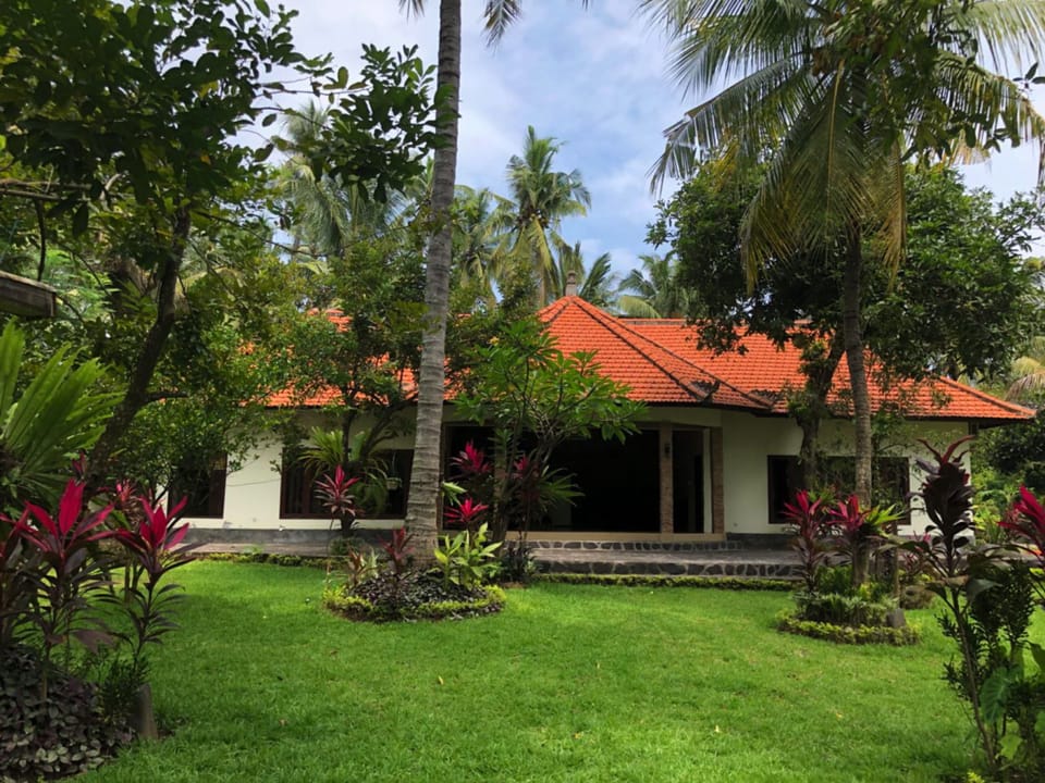Garden Villa - 80 meters from the sea, 60 meters from Bondalem Beach Club main t