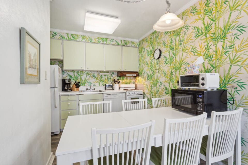 Break out a board game or enjoy a home cooked meal: this space has endless opportunities.