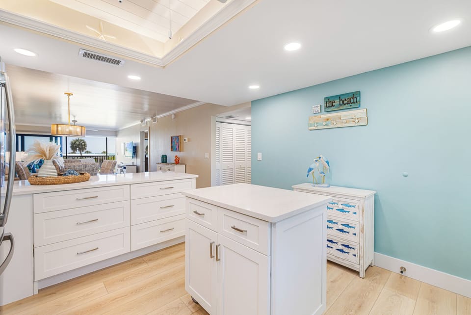 FULL KITCHEN