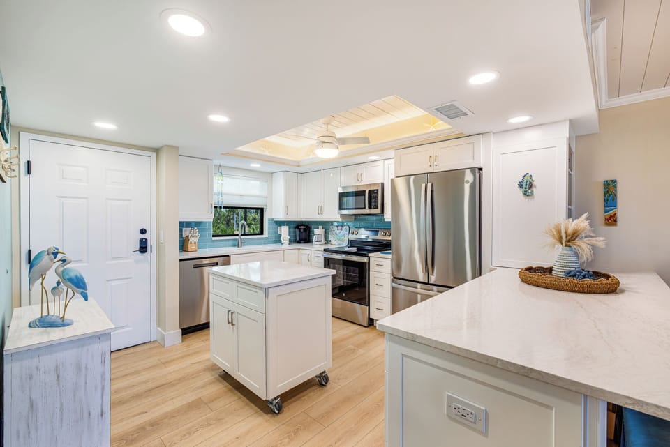 FULL KITCHEN