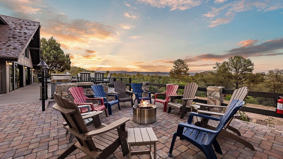Cozy fire pit with mountain views—perfect for evening gatherings and stargazing.