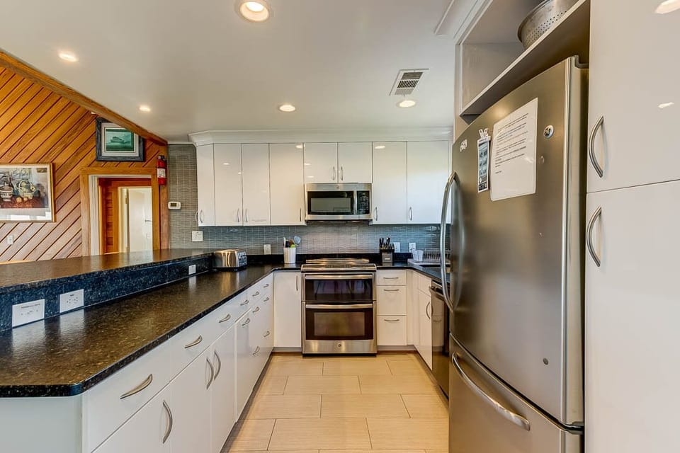 Top-Level Kitchen with Bar (seats 3)