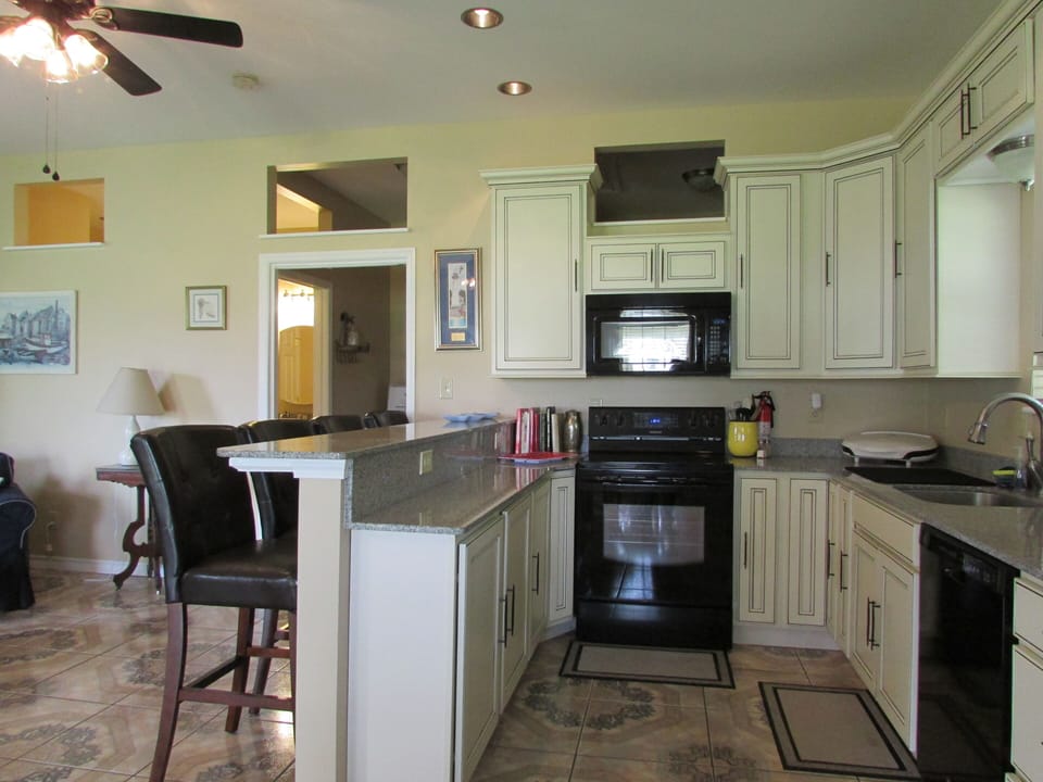 Modern & well equipped kitchen.