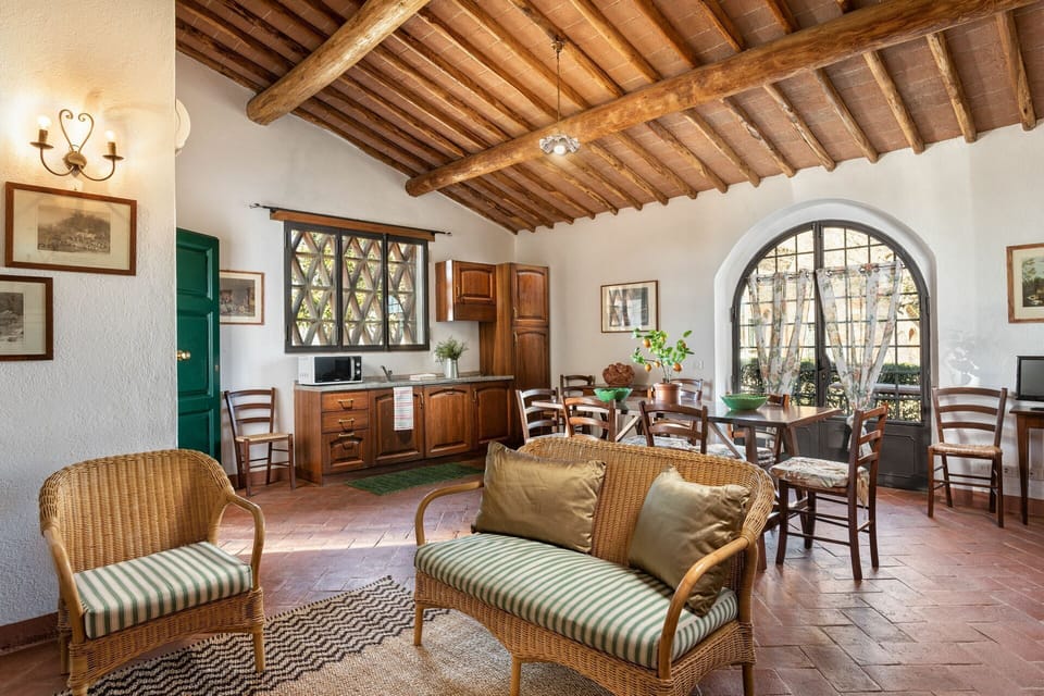 agriturismo-la-papessa-chianti-san-donato-multipropriet-robina-livingroom-diningroom