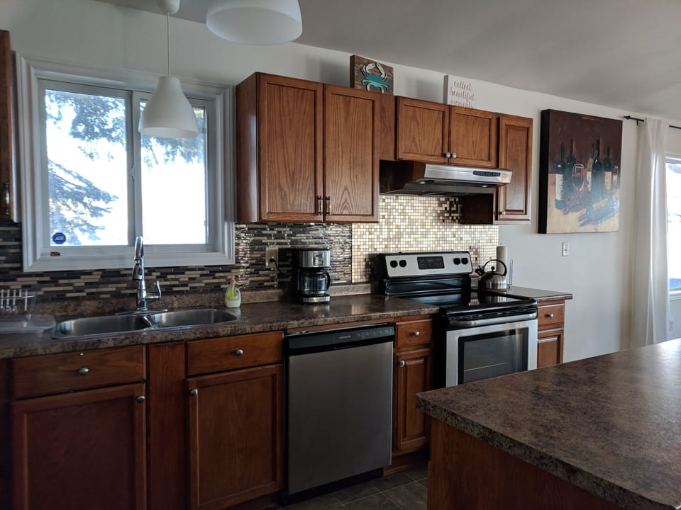 Kitchen with everything you need to help prepare a wonderful meal.