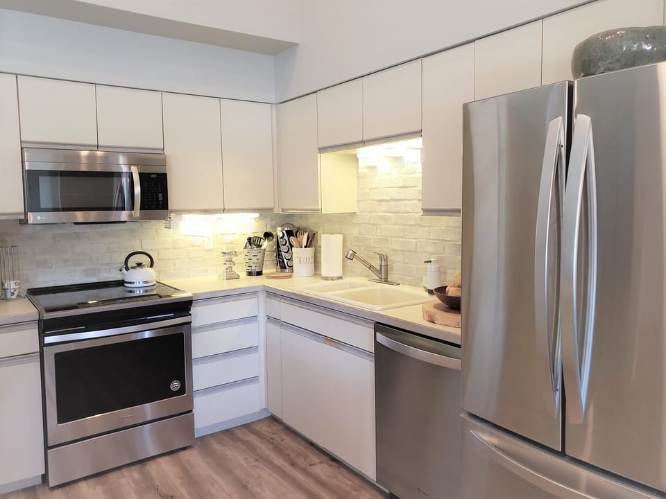 All new LG stainless  appliances.. New cookware, too.