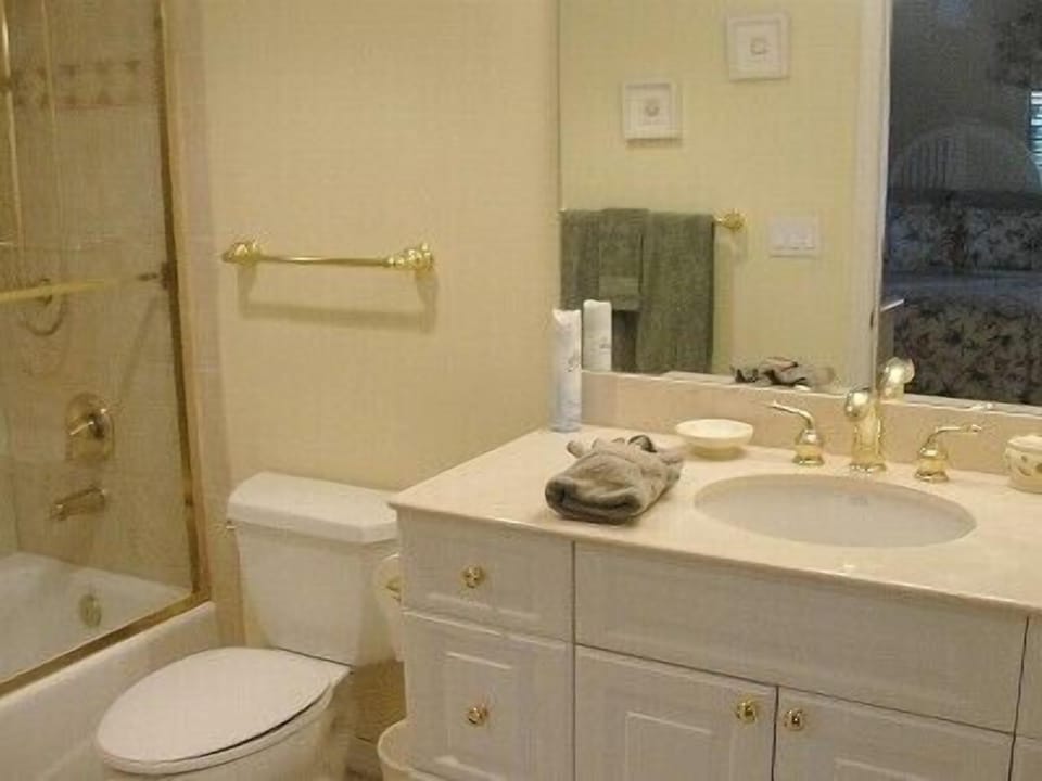 Well kept bathroom
