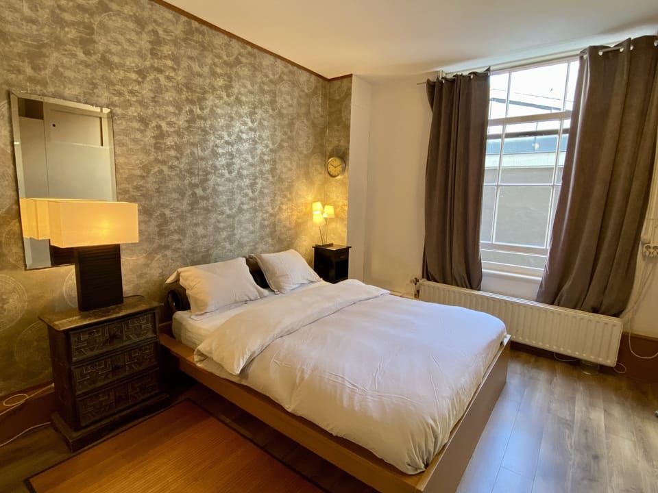Bed queen size 