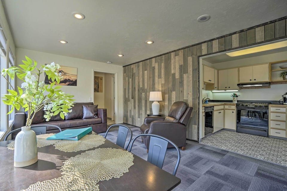 Living Room | 4-Person Dining Table