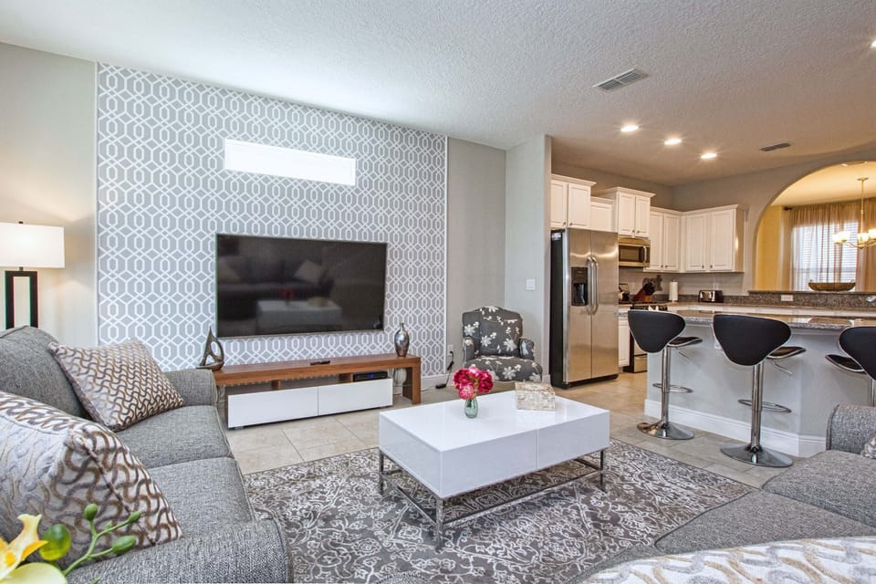 70 'cable TV in family room