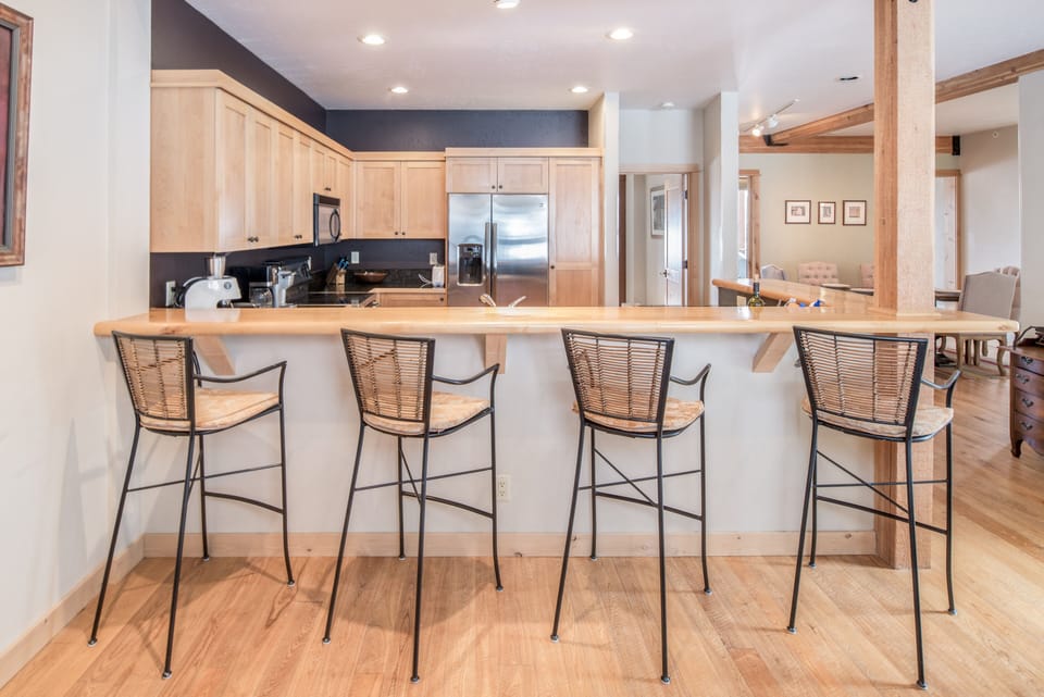 Kitchen counter dining space