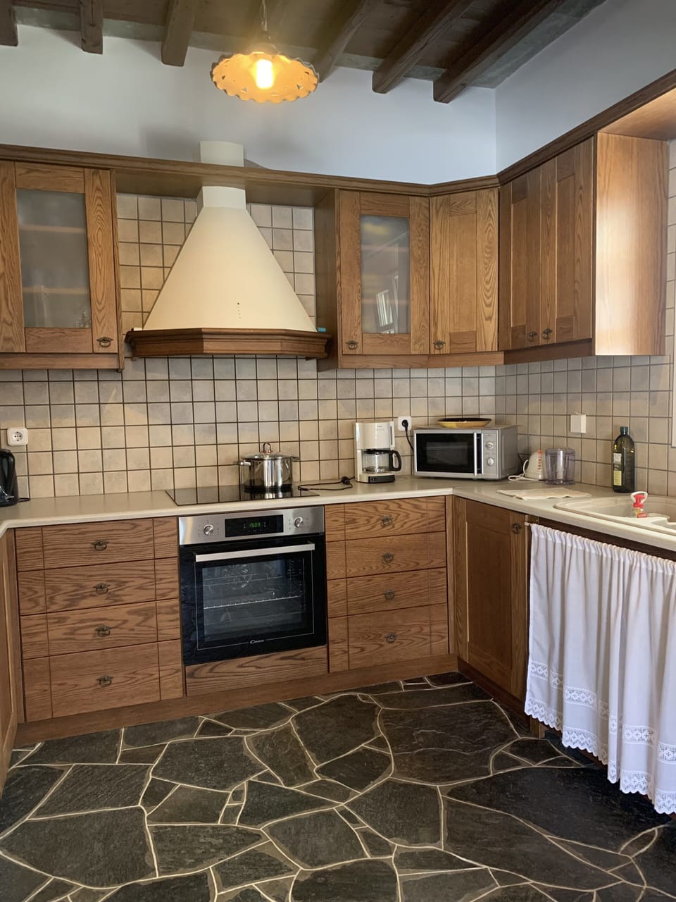 Fully equipped kitchen (ground floor)