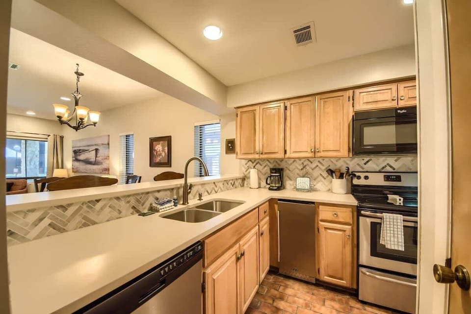Fully stocked kitchen!
