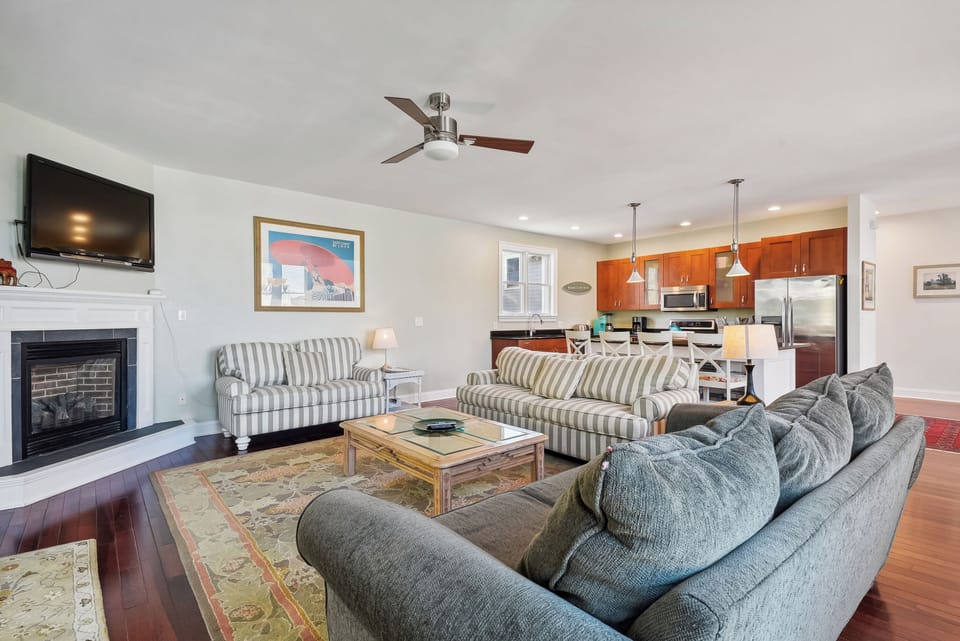 Main Level,Living Room,
