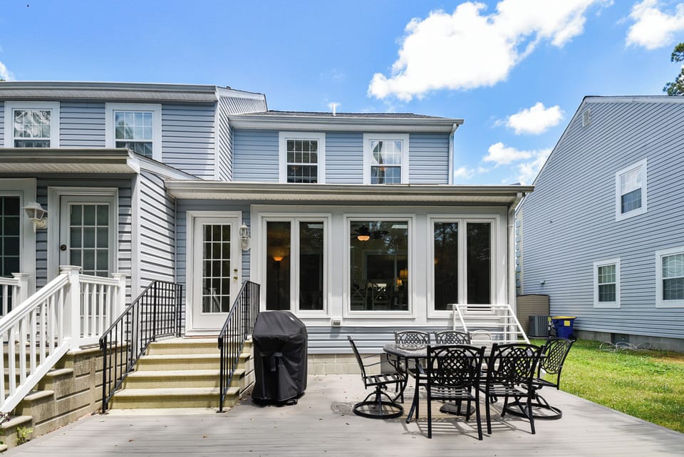 Exterior,Back Elevation,