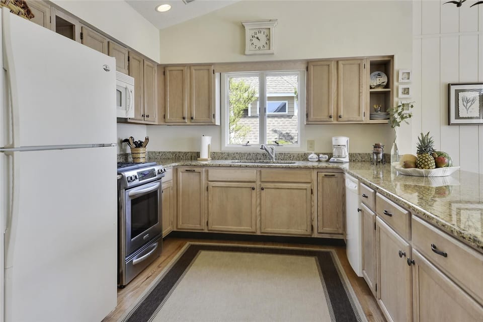 Upper/Main Level,Kitchen,