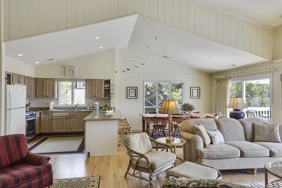 Upper/Main Level,Sitting Room,
