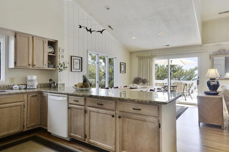 Upper/Main Level,Kitchen,