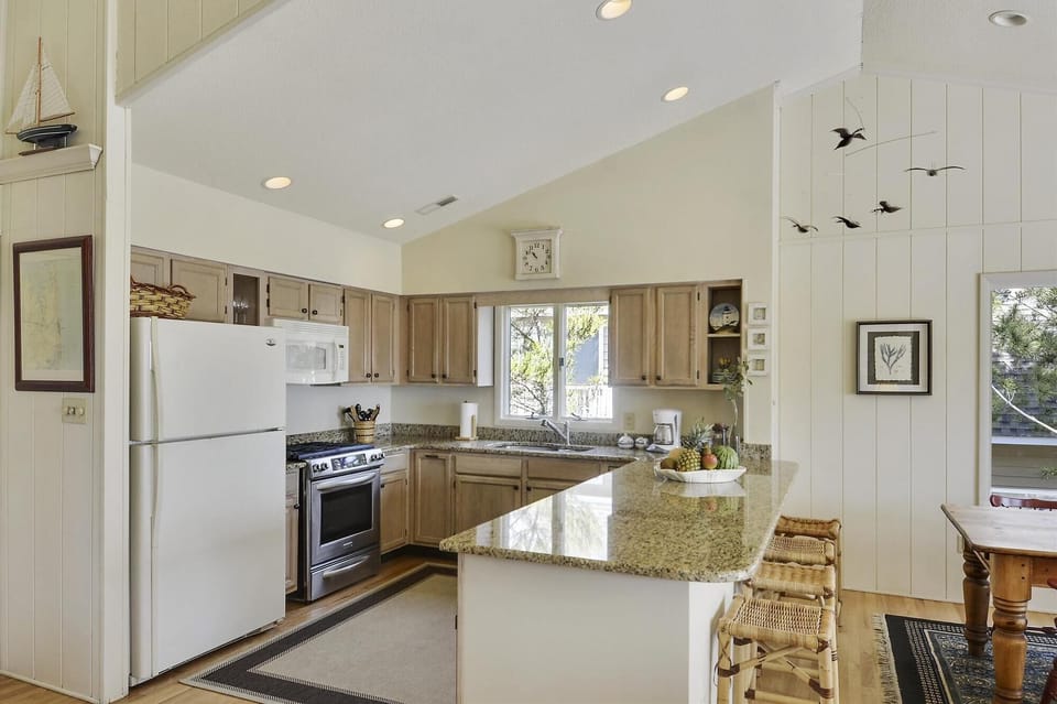 Upper/Main Level,Kitchen,