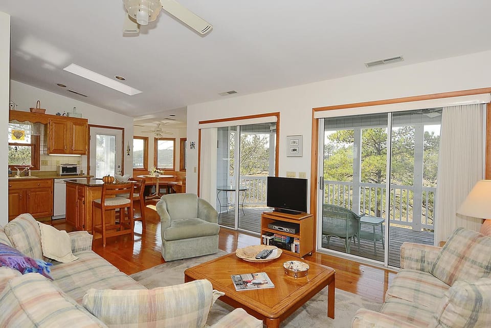 Upper/Main Level,Living Room,