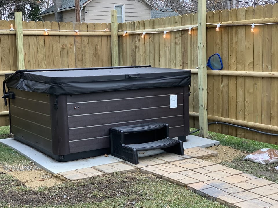 Hot tub - brand new 2022