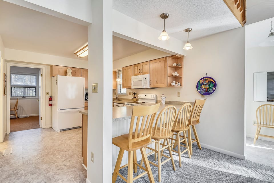 Main Level,Breakfast Bar,