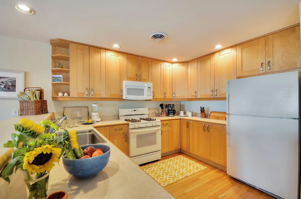 Upper/Main Level,Kitchen,