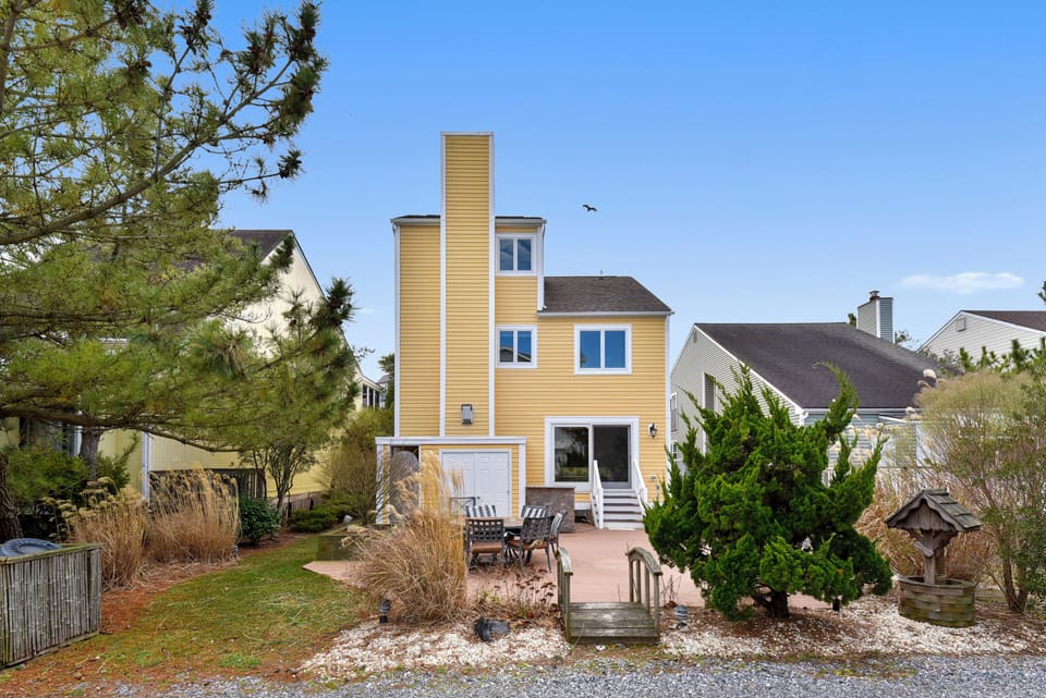 Exterior,Back Elevation,