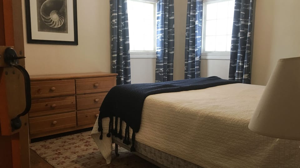 Guest bedroom   Double bed