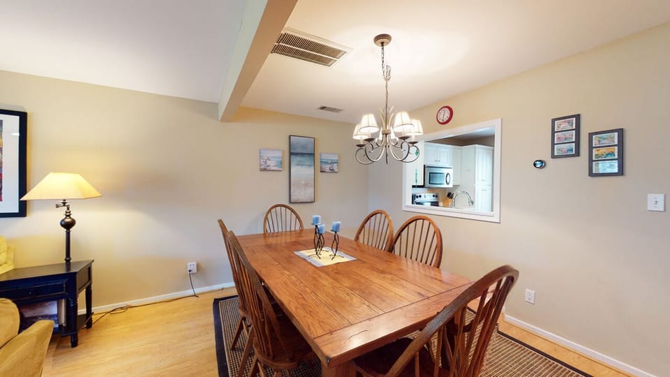 Dining Area with Seating for Six