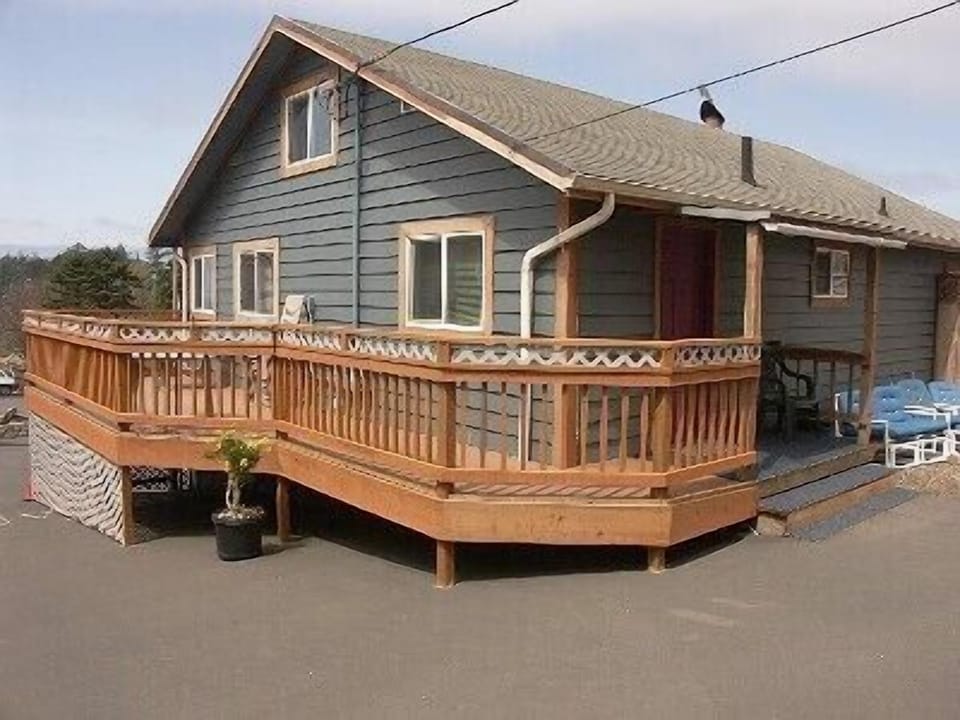 Townhome includes the Deck, top 2 floors, a  Private 67'x100' parking compound.