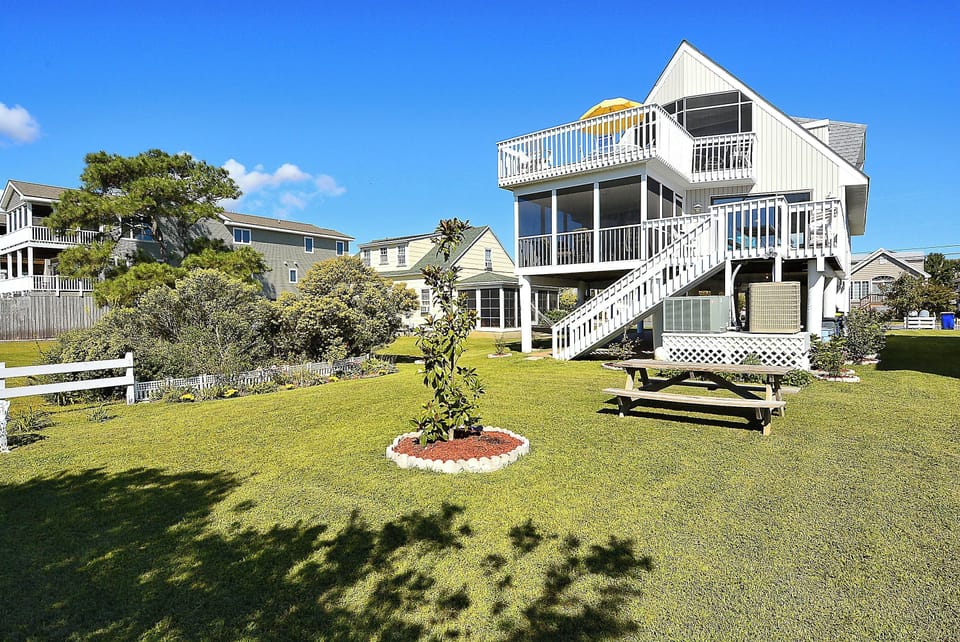 Exterior,Back yard,