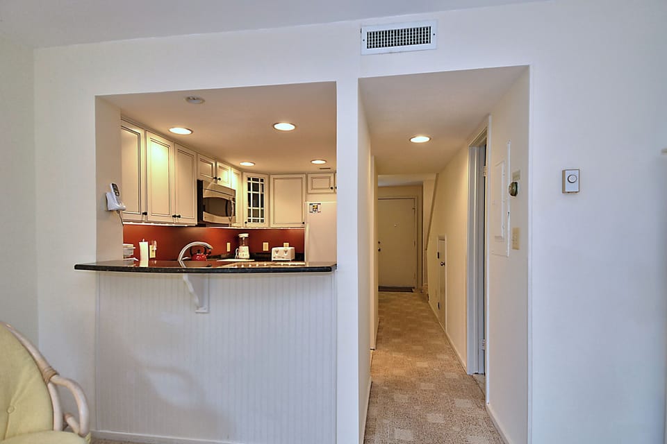 Main Level,Breakfast Bar,