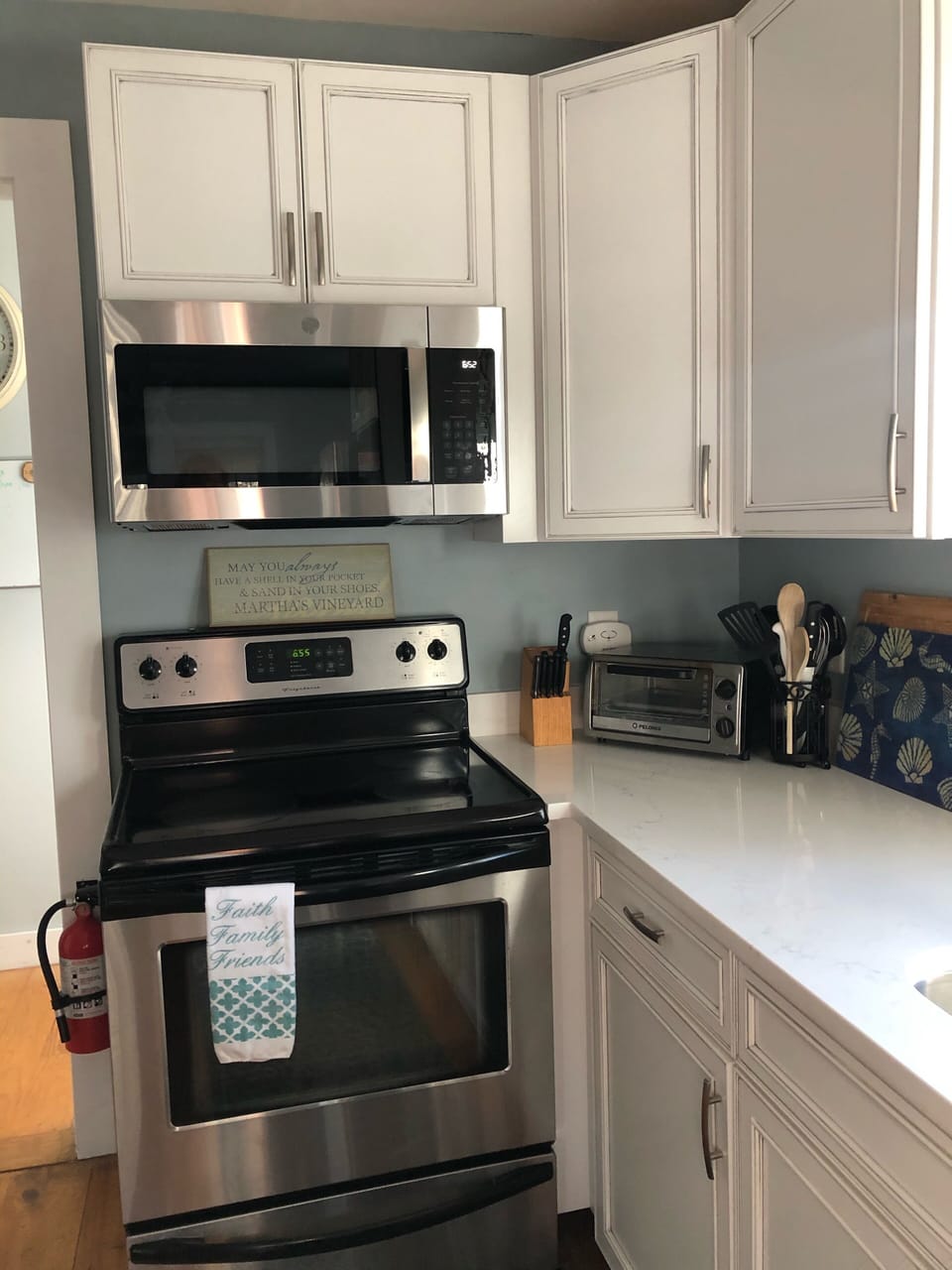 Kitchen cabinets and quartz counter 