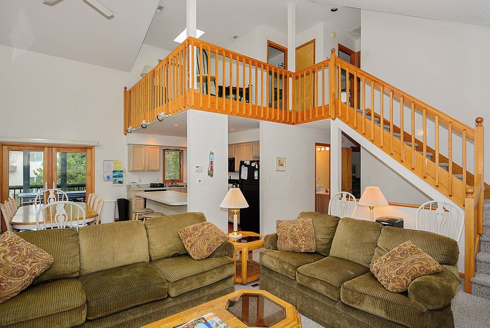 Main Level,Living Room,