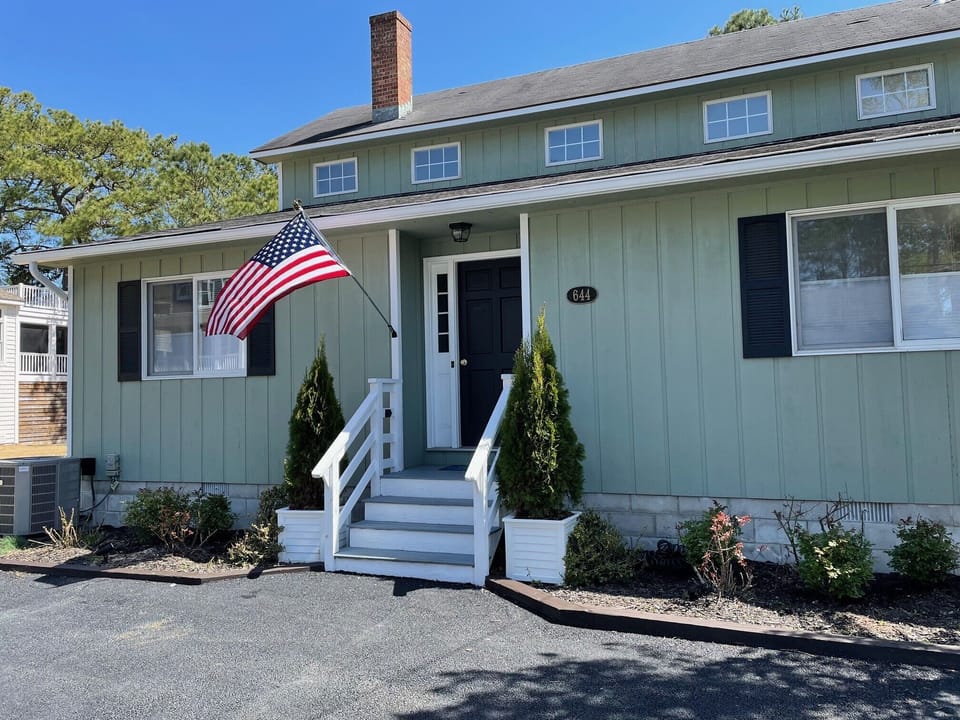 Exterior,Just Beachy, 644 Tingle ave,
