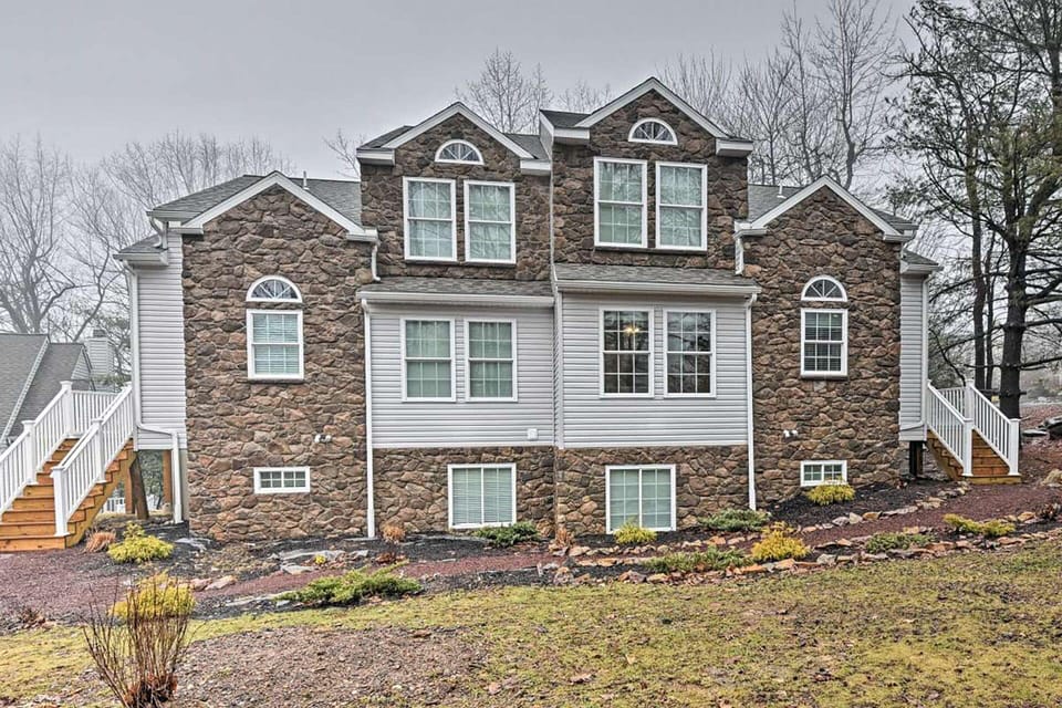 0.3 miles from Big Boulder Ski Resort