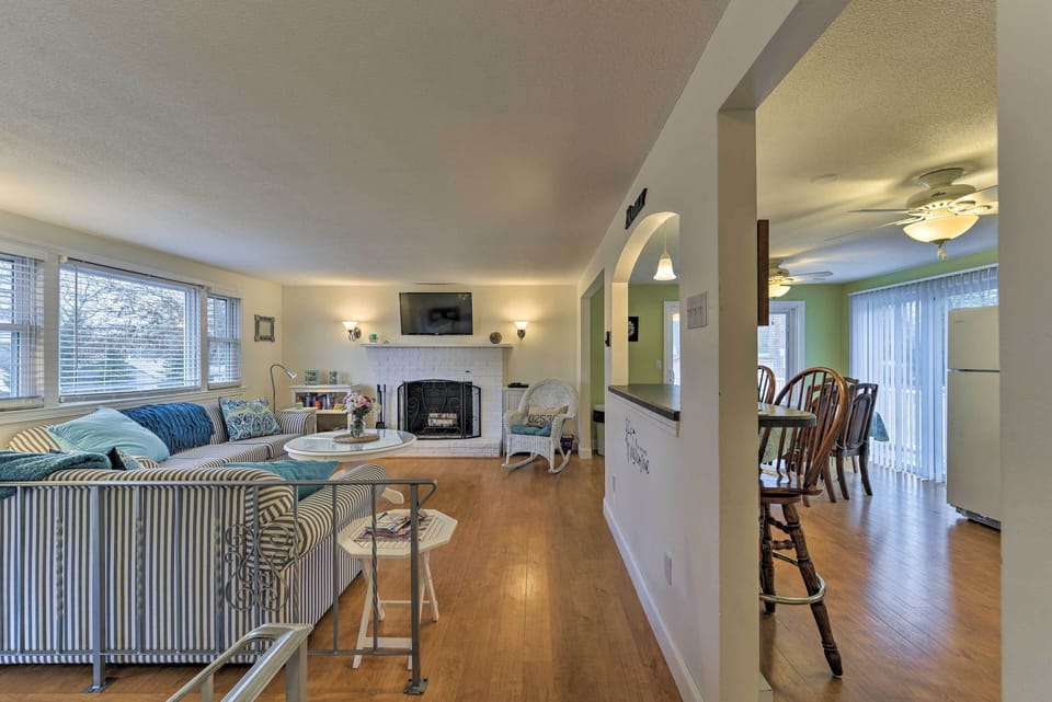 Interior | Pet Friendly w/ Fee (Dogs Only, 1 Dog Max)