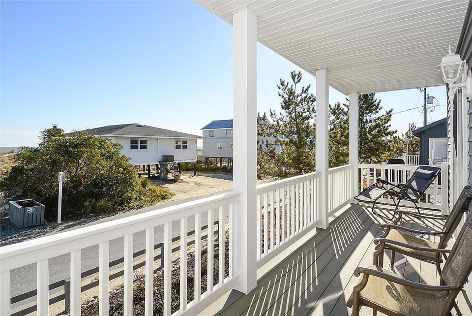 Middle,Balcony,