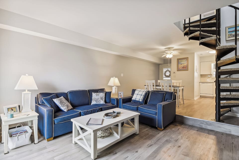 Main Level,Living Room,