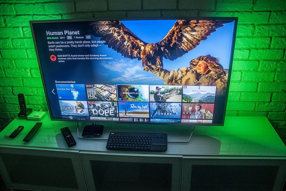 Smart UHD TV with free Netflix Premium and wifi keyboard