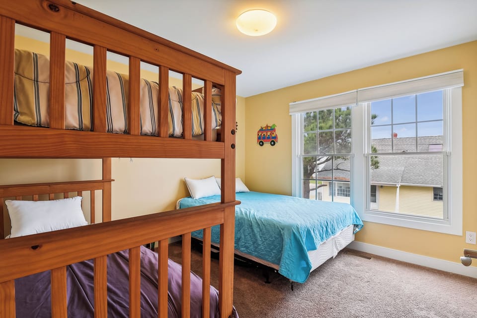 Middle Level,Bedroom,