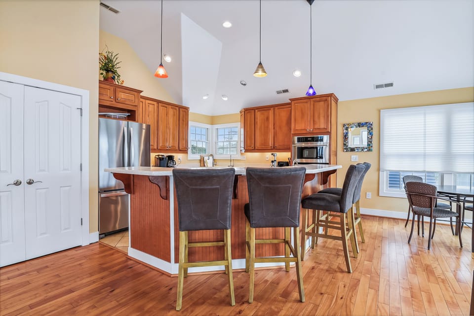 Upper/Main Level,Breakfast Bar,