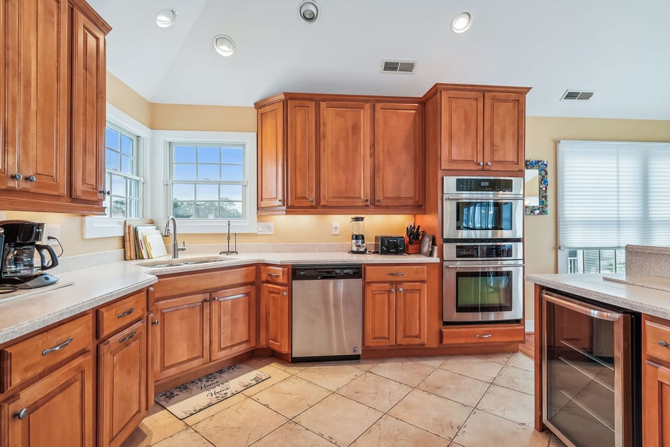 Upper/Main Level,Kitchen,