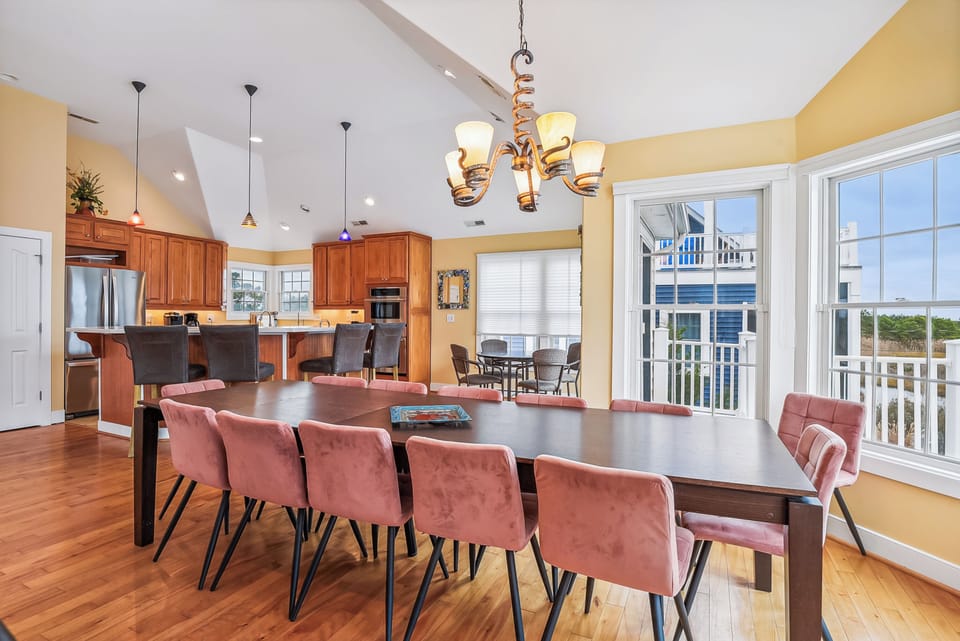 Upper/Main Level,Dining Area,